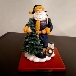 Pittsburgh Pirate Santa statue